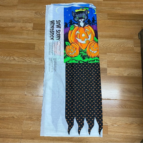 Cotton Quilt Fabric Halloween Sew Scary Windsock Wamsutta Hallmark by 35"x44" - Picture 4 of 4